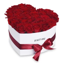 White heart box red roses